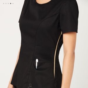 Jaanuu scrub set size small